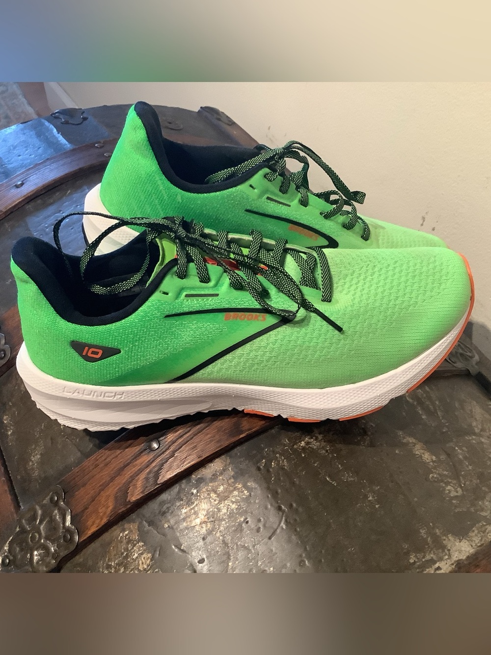 Brooks Launch 10 GTS Green Gecko Running Shoes Sneakers - Men’s size 9